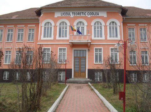 Un elev în vârstă de 18 ani de la liceul Teoretic Ioan Pascu din Codlea, plecat la banchetul de sfârșit de liceu împreună cu colegii de clasă și dirigintele, a murit înecat în Dunăre.