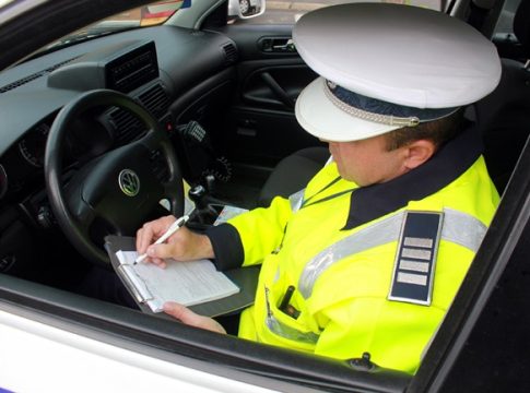 Guvernul schimbă regulile pentru plata amenzilor: reducerea la jumătate dispare pentru mai multe sancțiuni