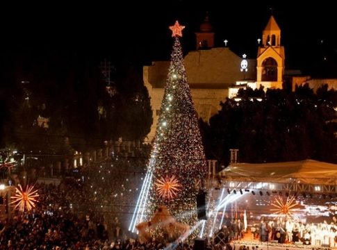 Bradul de Crăciun din Betleem a fost aprins pentru prima dată în ultimii 2 ani