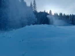 Veşti bune pentru schiori! În Poiana Braşov se produce zăpadă artificială