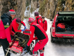 Un bărbat a murit după ce a căzut de pe un zid din zona Prăpăstiile Zărneştilor