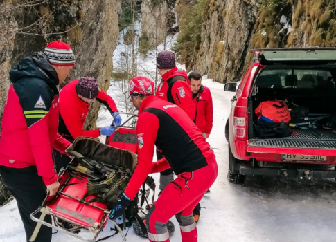 Un bărbat a murit după ce a căzut de pe un zid din zona Prăpăstiile Zărneştilor