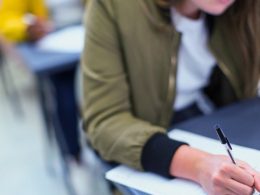 Elevii claselor a VIII-a au început prima probă la Simulare