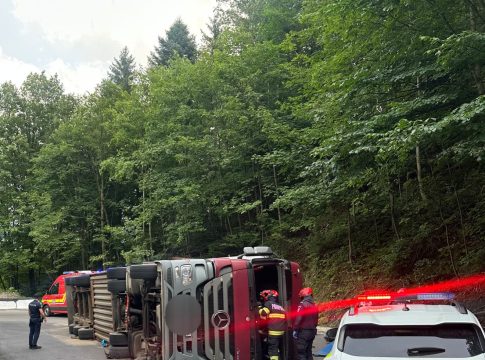 Autotren răsturnat pe DN73A, Pârâul Rece